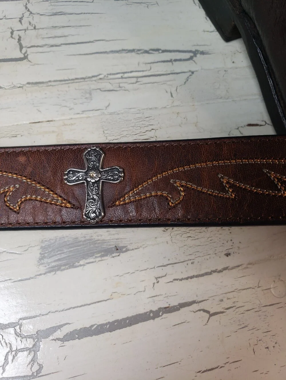 Ariat Cross Medallion Belt w/Cross Concho Buckle style A1512202 - Women's size M